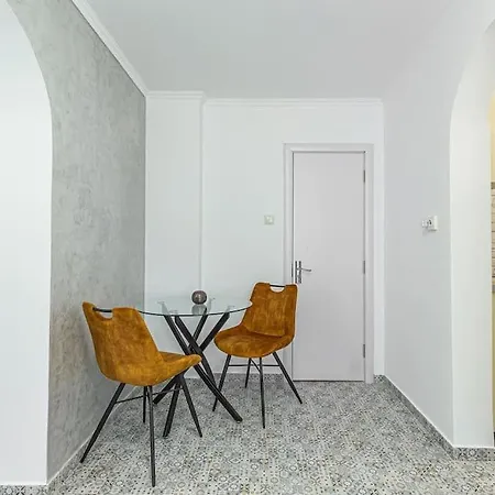 Apartment Flh - Black Church *